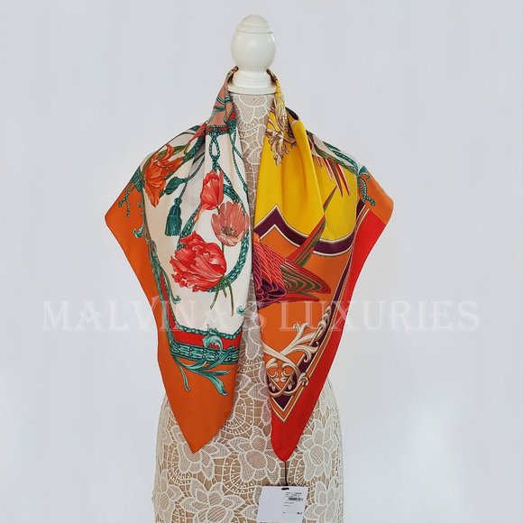 SALVATORE FERRAGAMO SCARF VINTAGE INSPIRED PRINT SILK SQUARE 35" - Picture 3 of 13